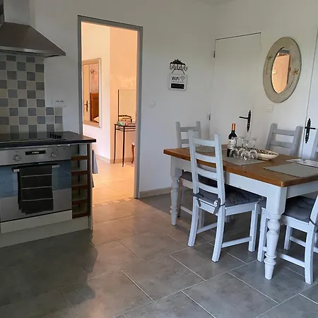 Les Jonquilles Bed & Breakfast 4*