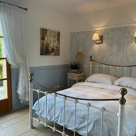 לינה וארוחת בוקר Les Jonquilles