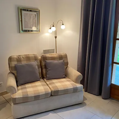 לינה וארוחת בוקר Les Jonquilles דום