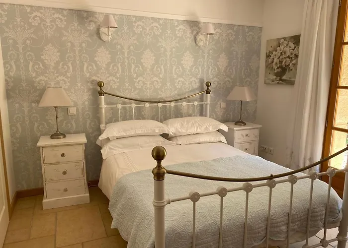 Les Jonquilles Bed & Breakfast Domme