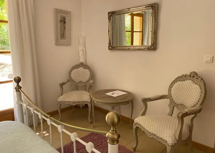 Les Jonquilles Bed & Breakfast